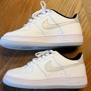Boys size 5Y NIKE Air Force 1 shoes